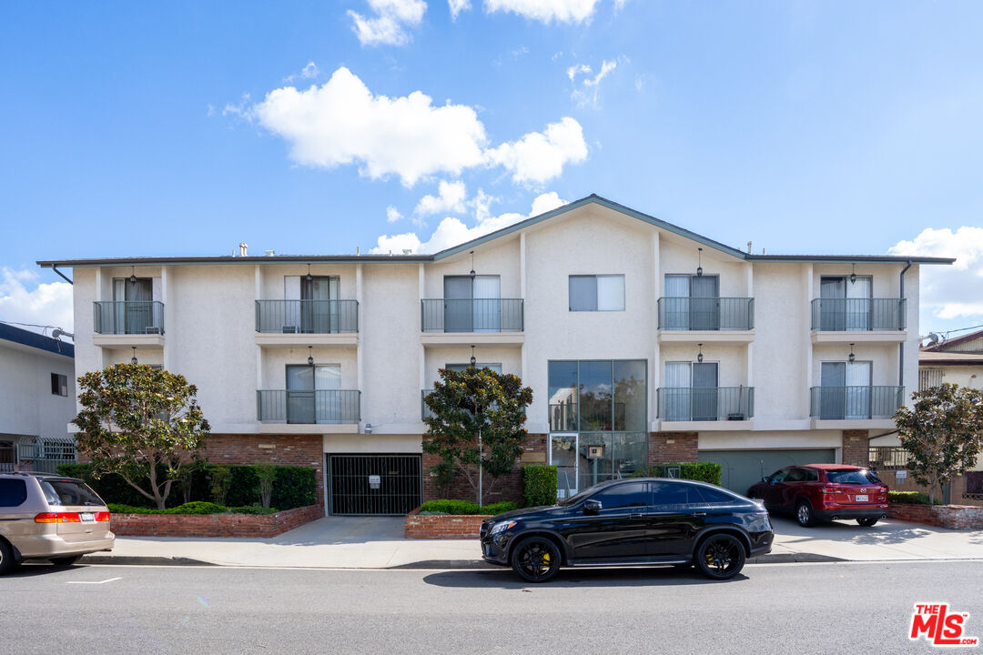 11520 Menlo Ave