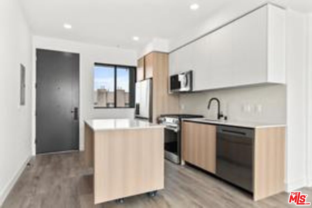 11013 Hartsook St Unit: 204