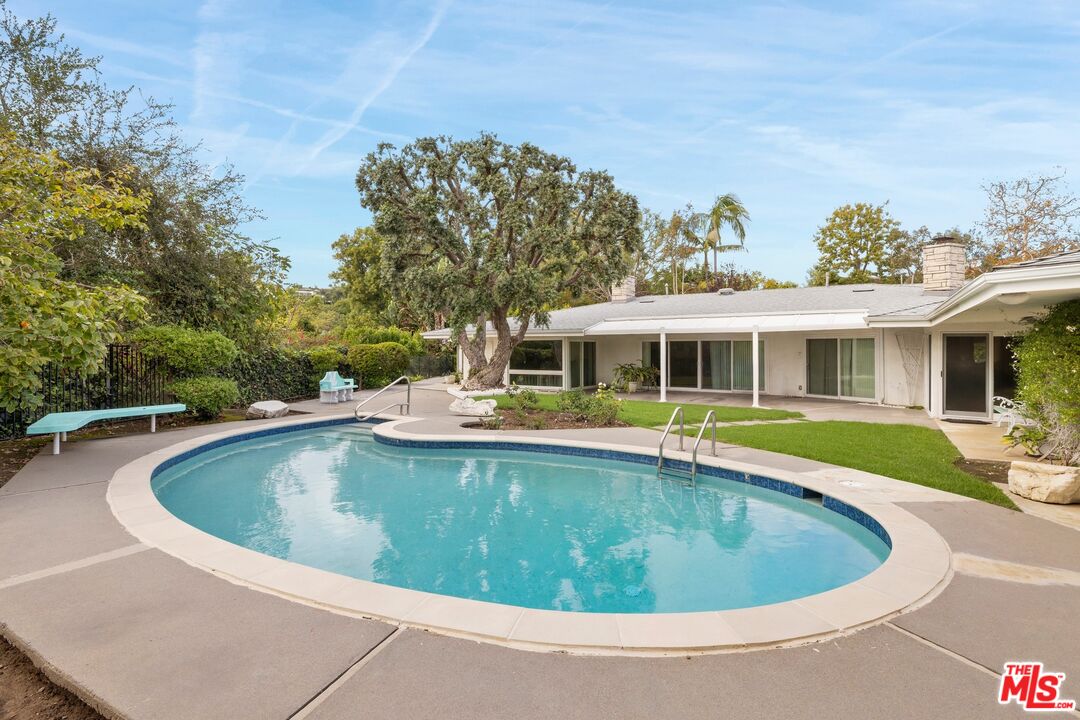 1048 Maybrook Dr