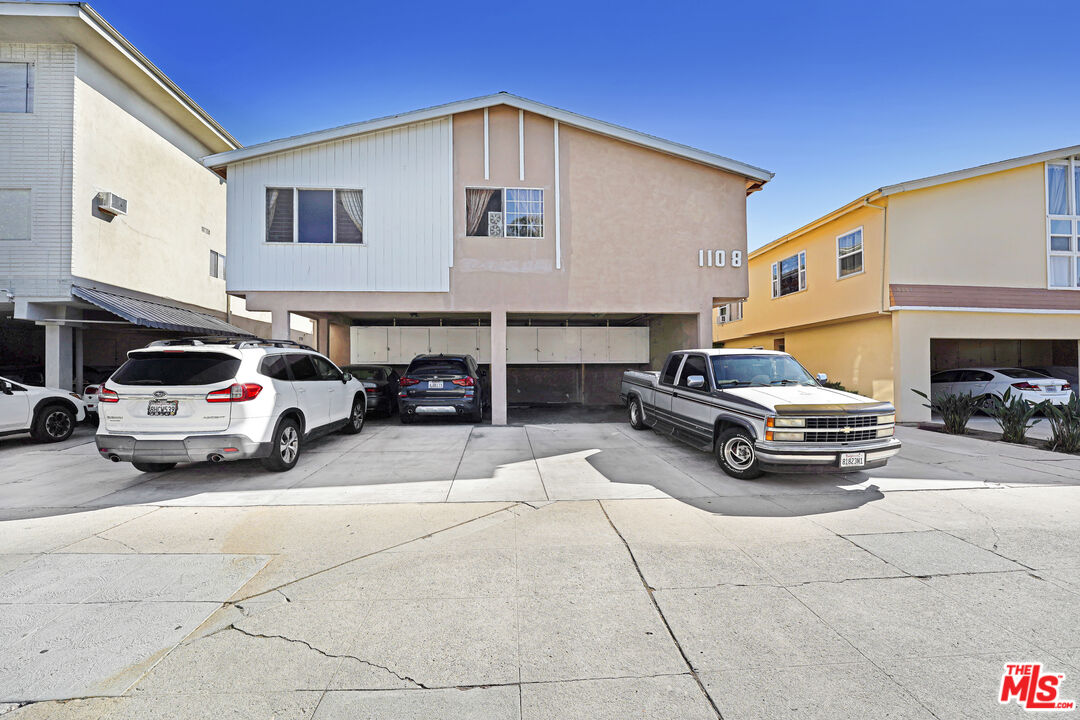 1108 S Sherbourne Dr Unit: 2