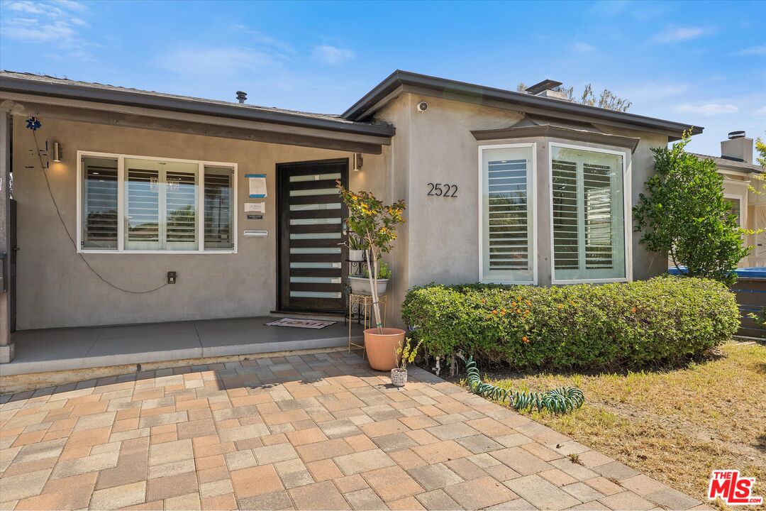 2522 S Bundy Dr