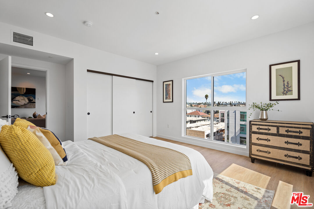 321 S Oxford Ave Unit: 207
