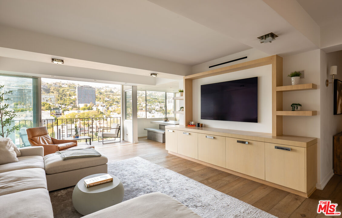 818 N Doheny Dr Unit 1107