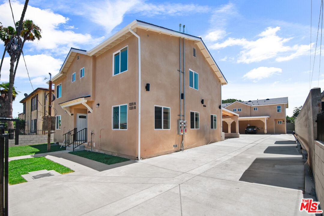 1120 W 110th St Unit: 1/2