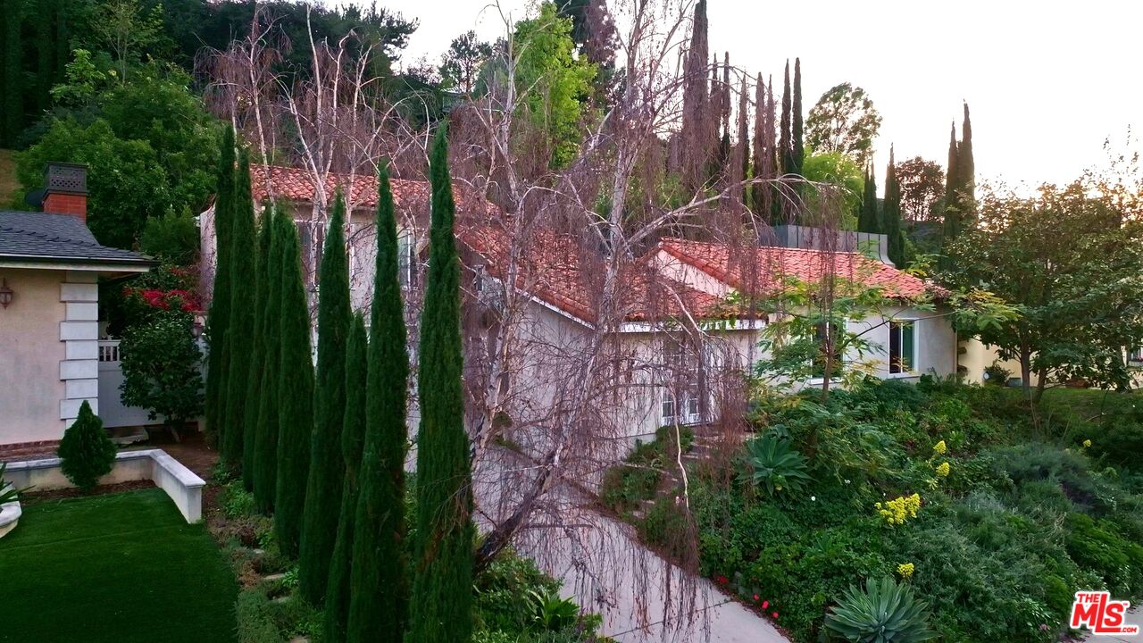 Photo of 11282 Dona Lola Dr, Studio City, CA 91604