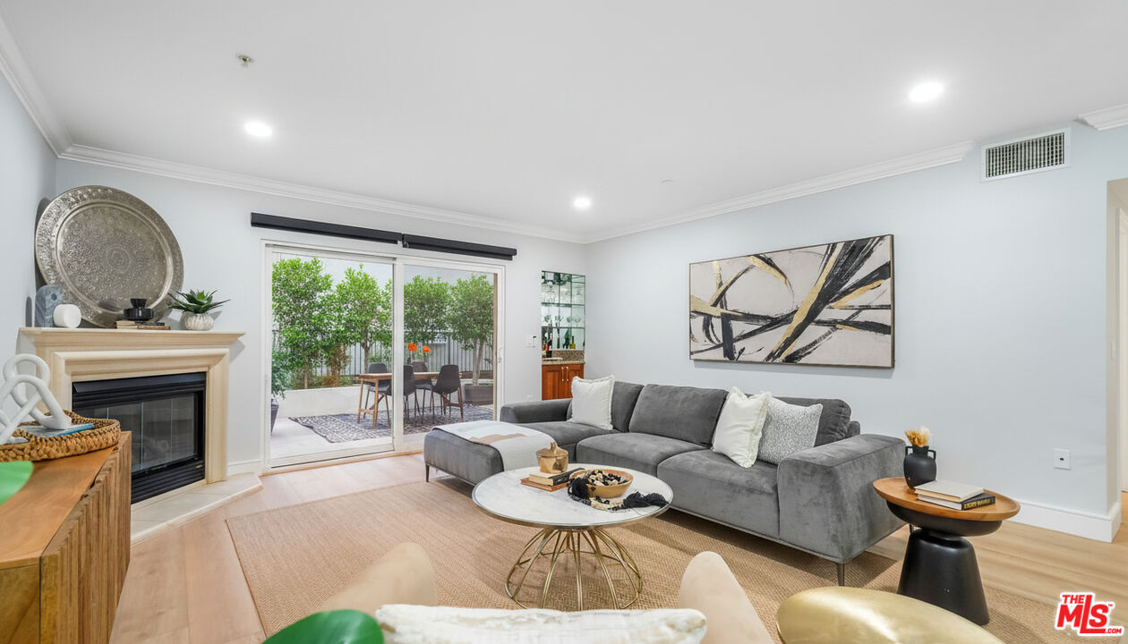 1878 Greenfield Ave Unit: 104