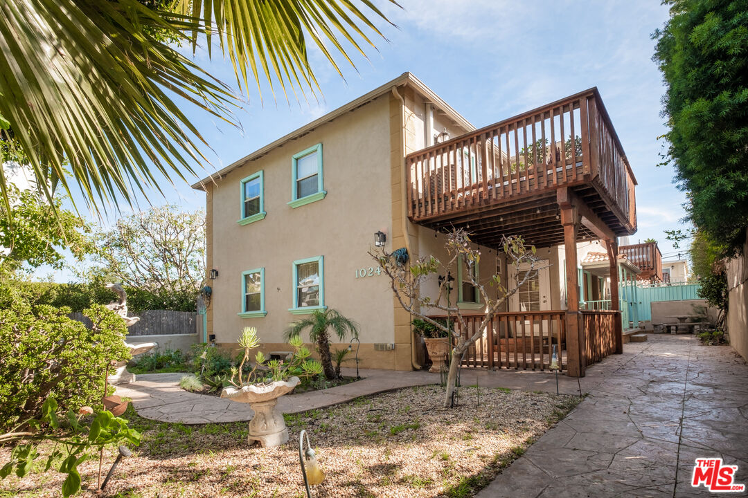 1024 MAPLE ST Unit: 1