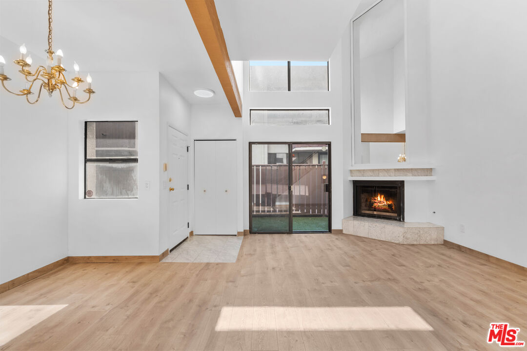 Photo of 6323 Reseda Blvd #6, Tarzana, CA 91335