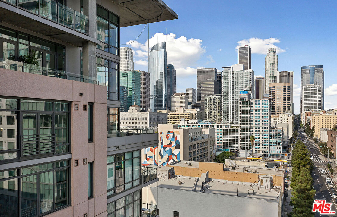 Photo of 1111 S Grand Ave, Los Angeles, CA 90015