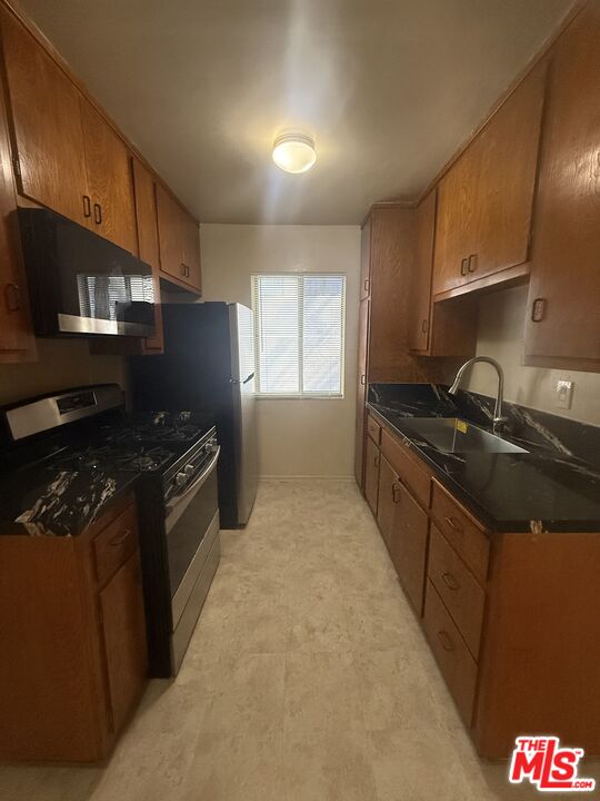 1166 Amherst Ave Unit: 6