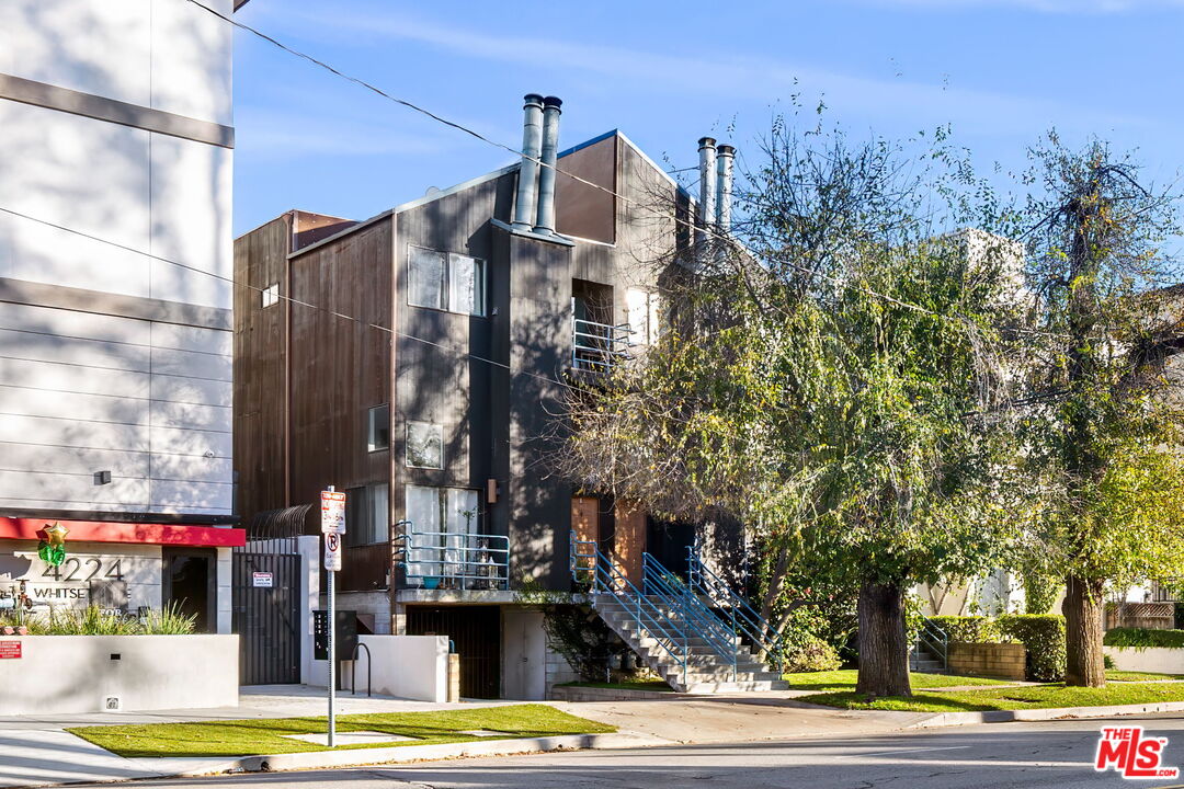 4218 Whitsett Ave Unit: 4