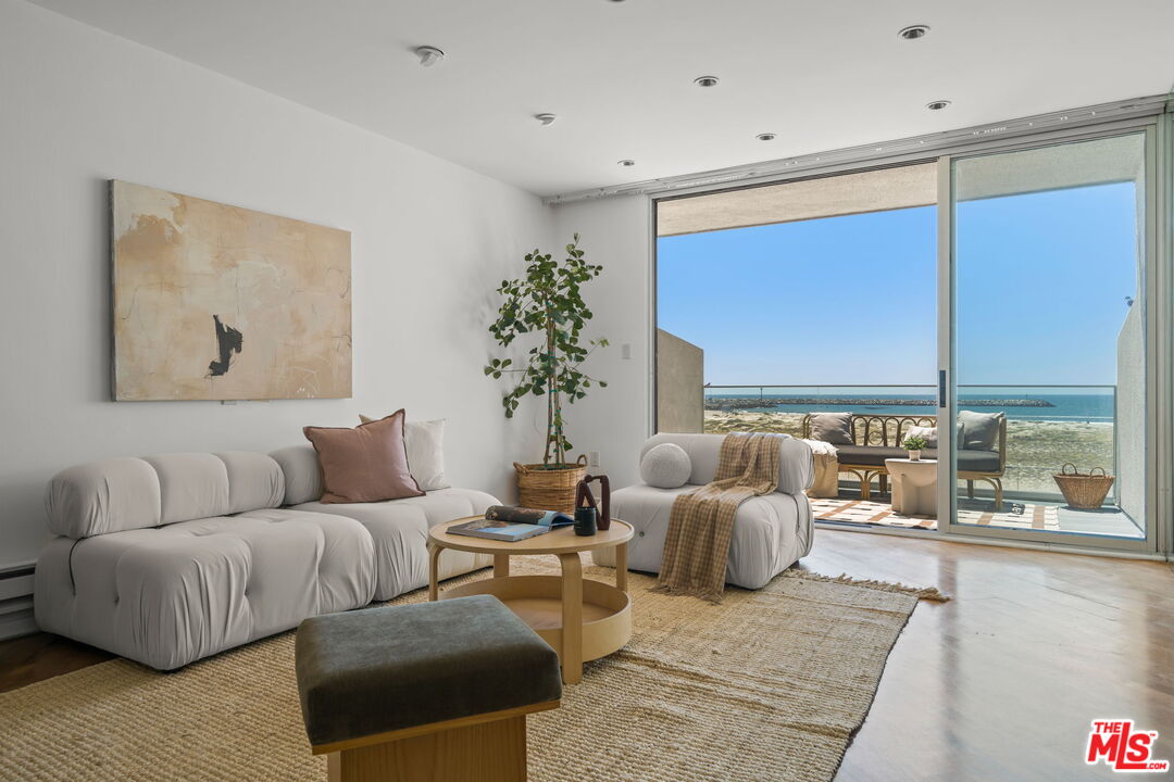 Photo of 6 Voyage St, Marina Del Rey, CA 90292