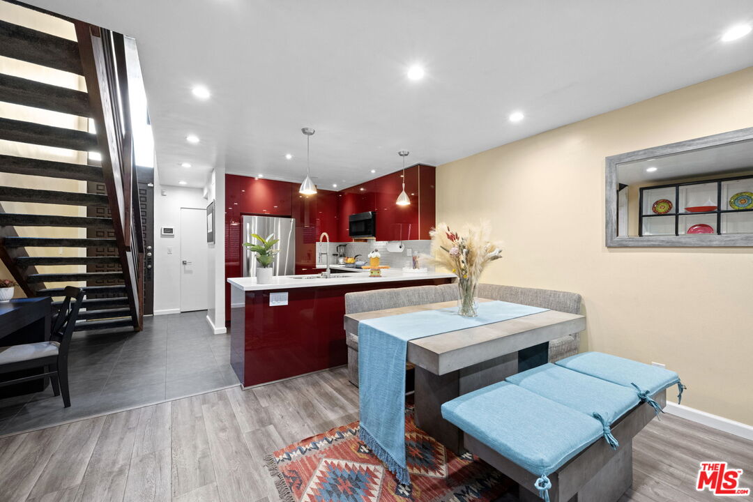 Photo of 5951 Canterbury Dr #20, Culver City, CA 90230