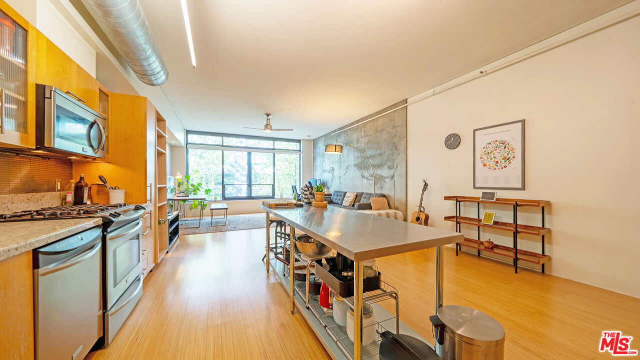 Photo of 1111 S Grand Ave #605, Los Angeles, CA 90015