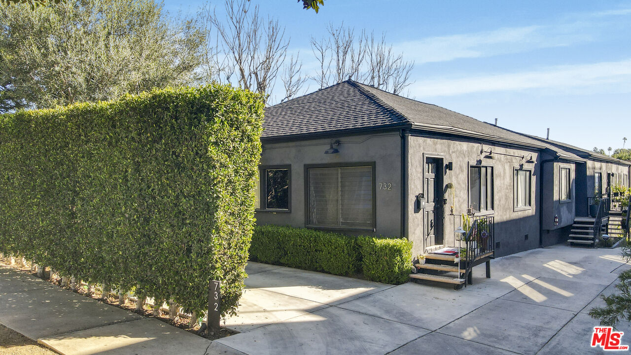 732 Robinson St