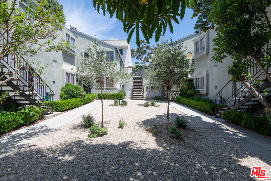 9025 Rangely Ave Unit: 9027