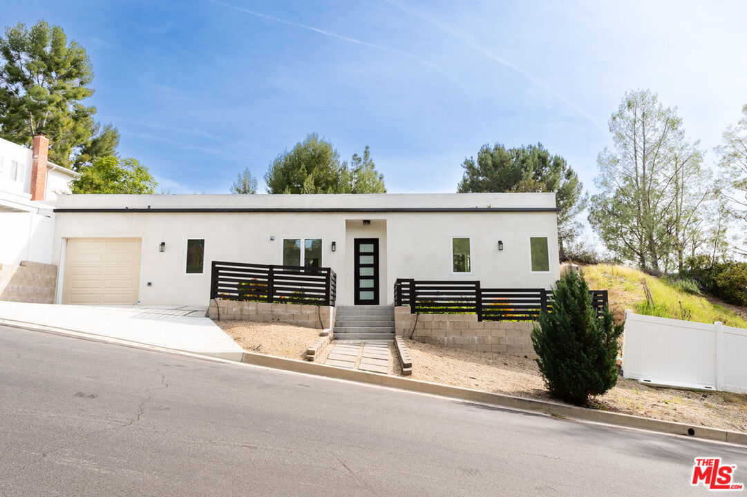 4724 N El Caballero Dr