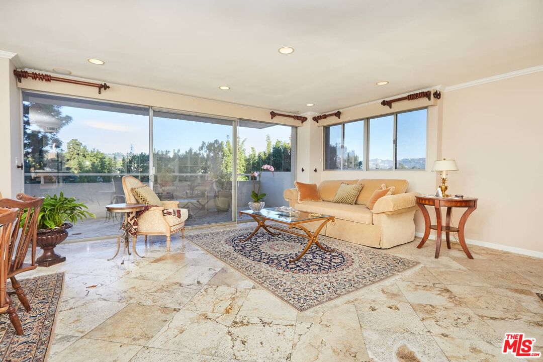 865 Comstock Ave Unit: 6A