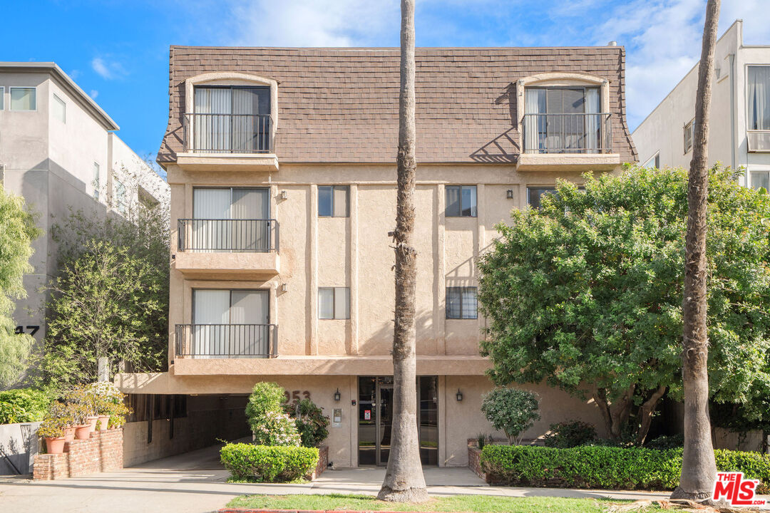 953 4th St Unit: #200