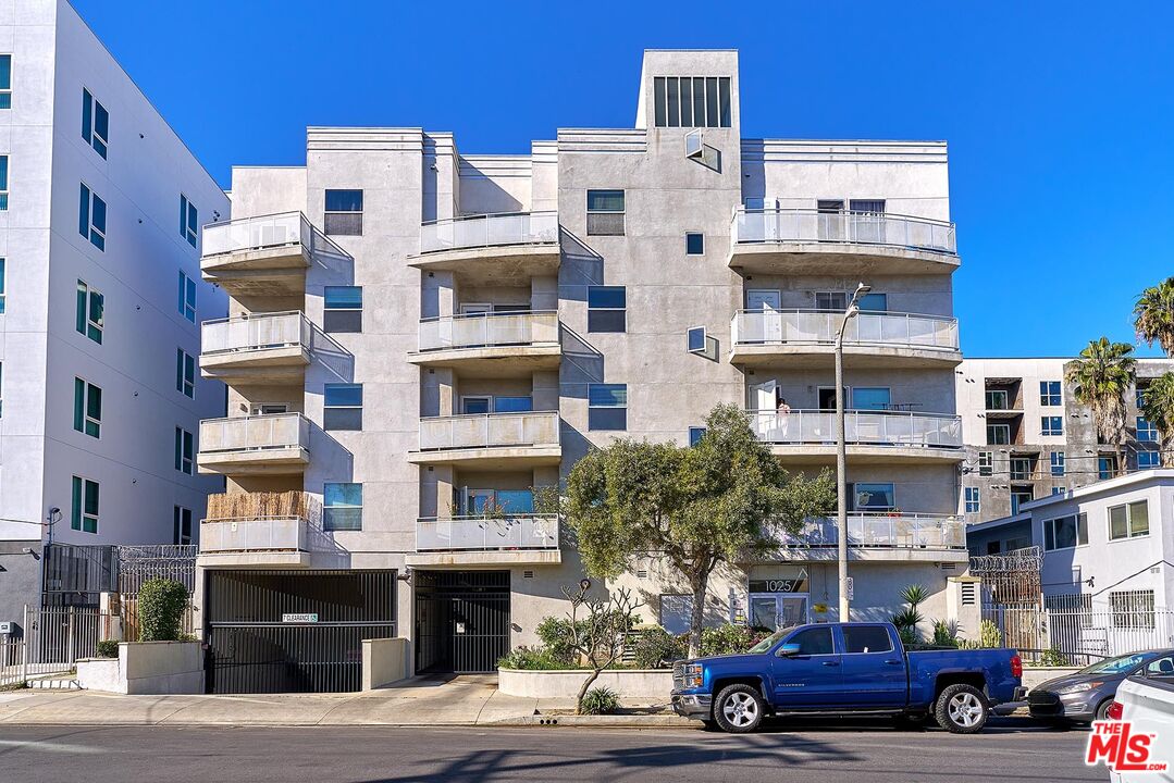 1025 Dewey Ave Unit: 202