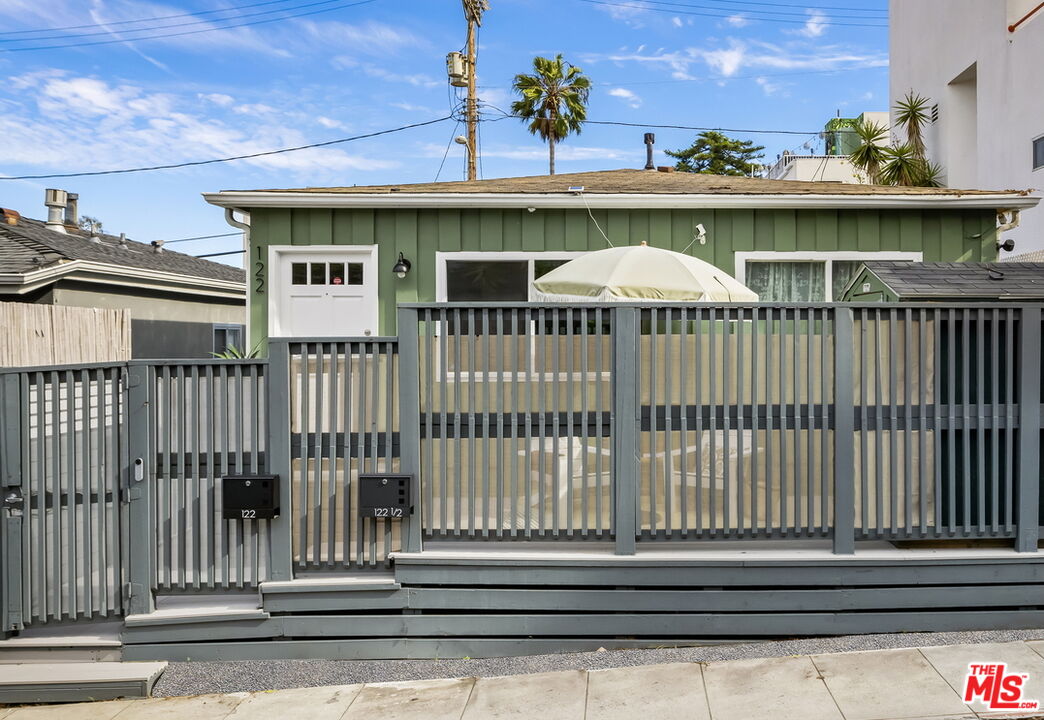 122 Thornton Pl