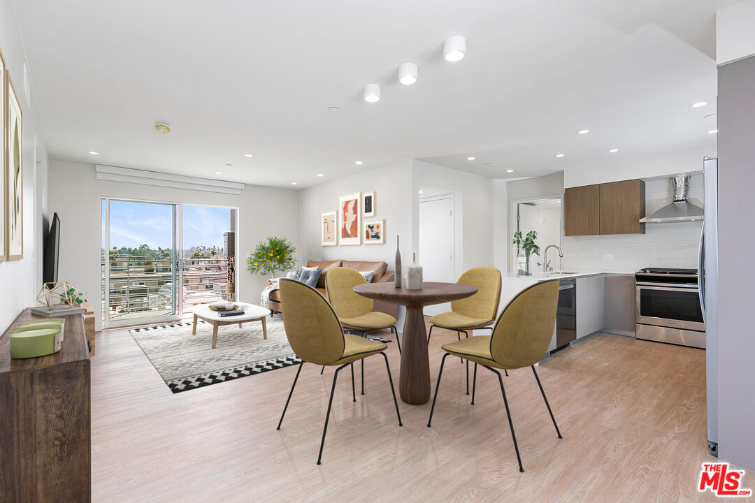 11837 Mayfield Ave Unit: PH5