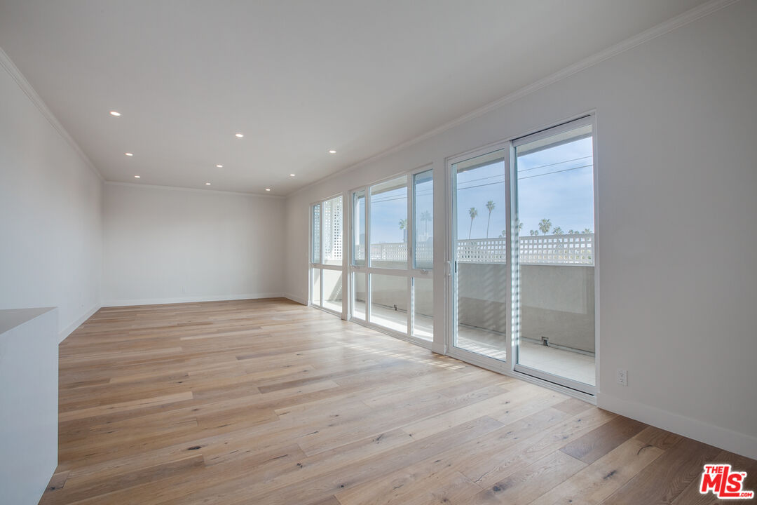 12320 MONTANA AVE Unit: 303