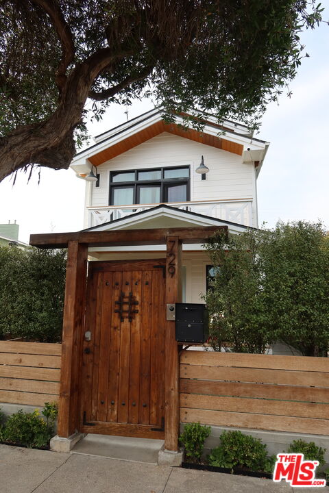 729 Raymond Ave Unit: Lower