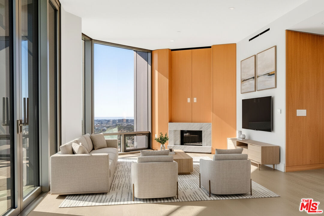 211 W Elm Ct Unit: 16B