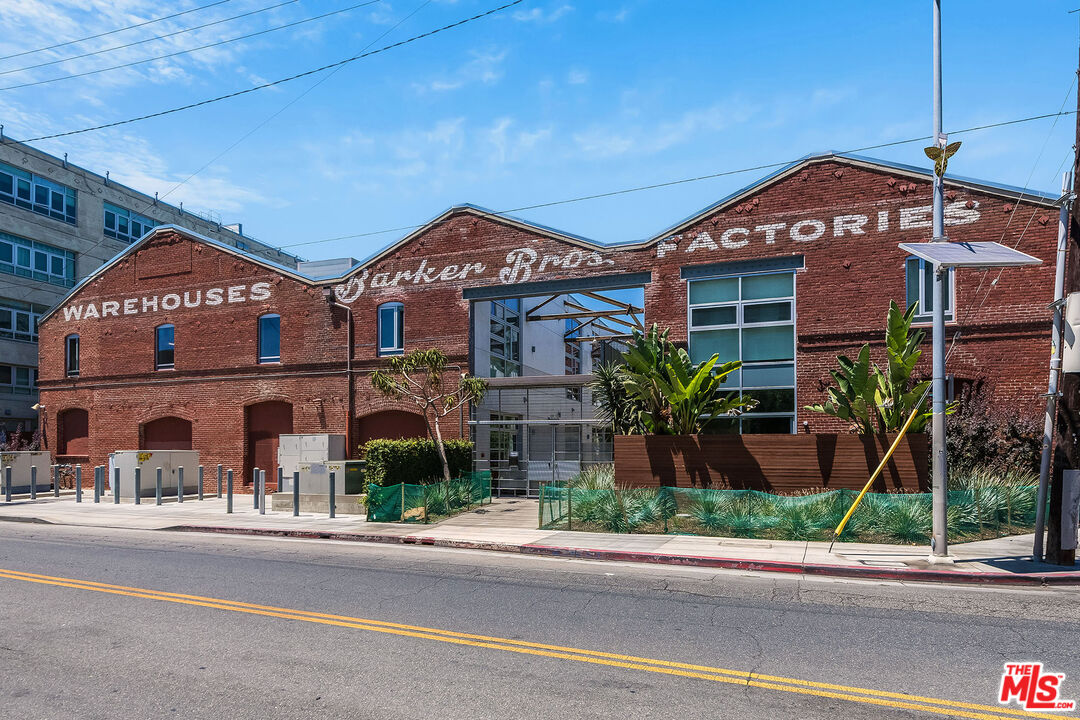 Photo of 527 Molino St #206, Los Angeles, CA 90013