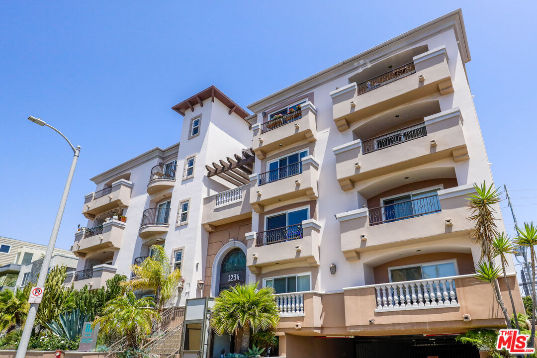 1234 Armacost Ave Unit: ph5