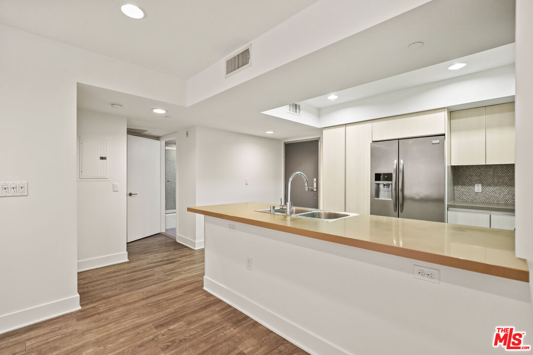 10473 Santa Monica Blvd Unit: 404