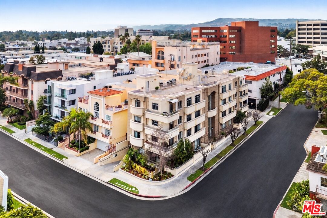 871 Granville Ave Unit: 101