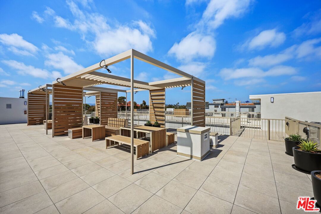 1600 Venice Blvd Unit: 208