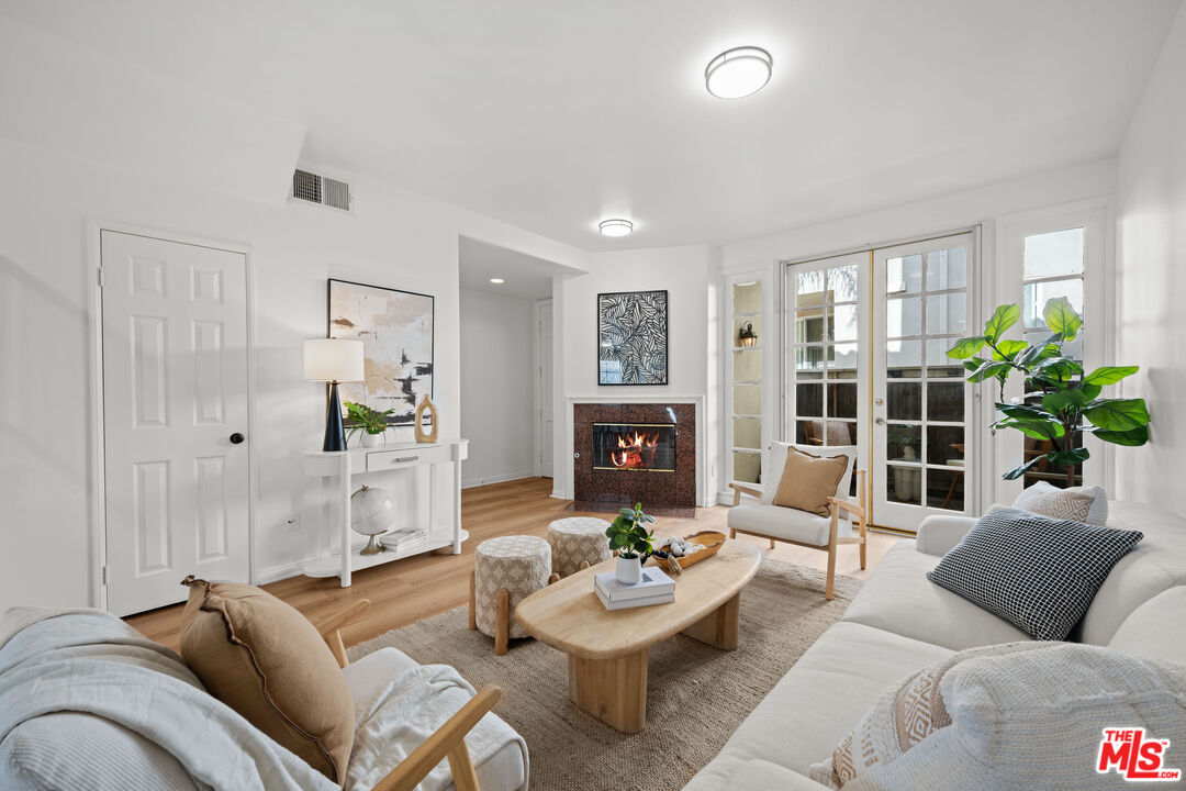 1345 Wellesley Ave Unit: 3