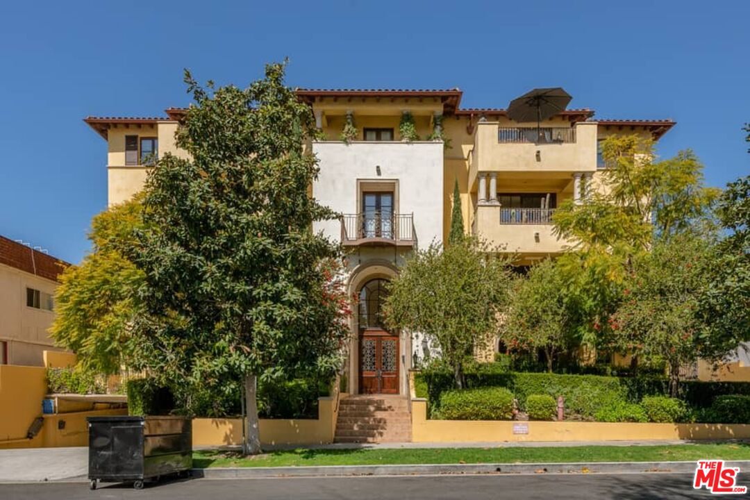 10617 EASTBORNE AVE Unit: PH2