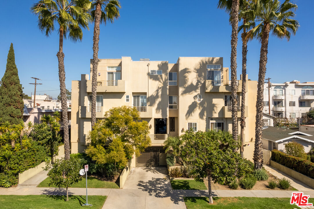 3530 Clarington Ave Unit: 109