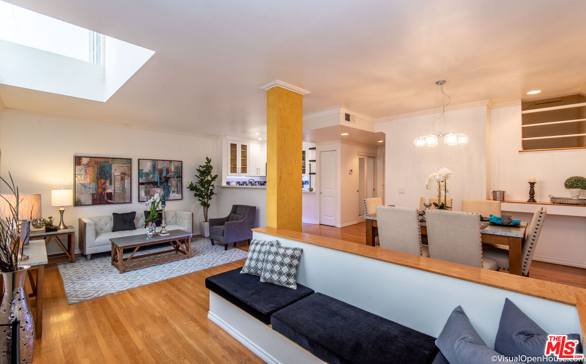 514 S Barrington Unit: 103