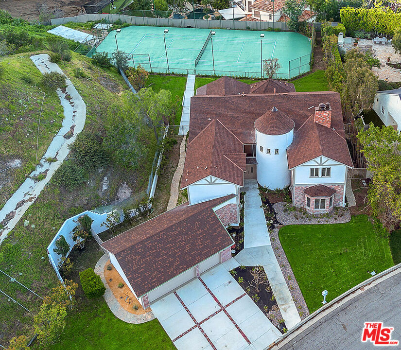 17606 Camino De Yatasto