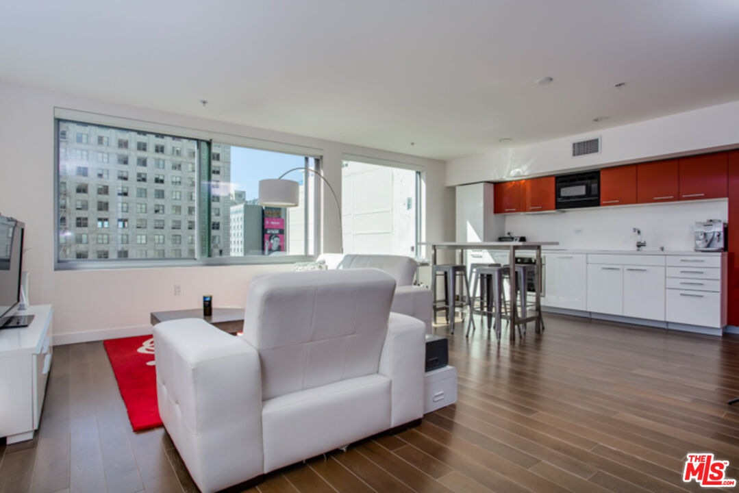 Photo of 901 S Flower St #513, Los Angeles, CA 90015