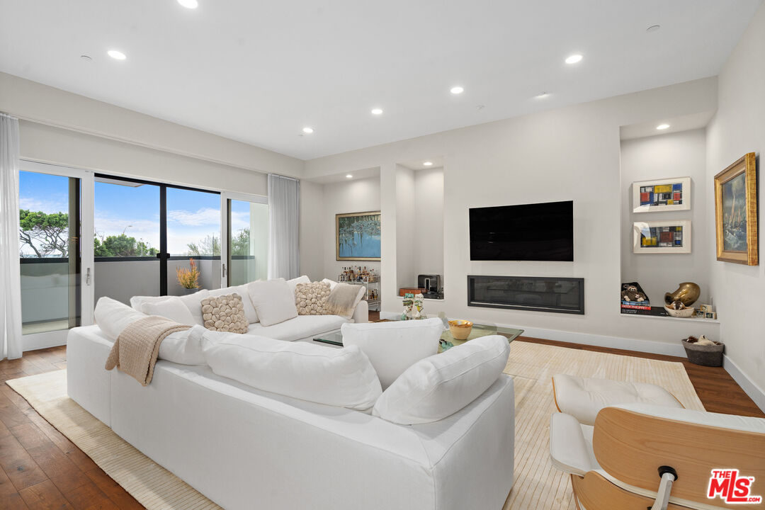 22065 Pacific Coast Hwy Unit: 4