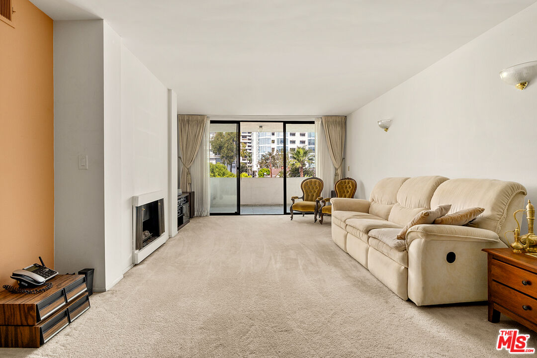 1250 S Beverly Glen Blvd Unit: 406