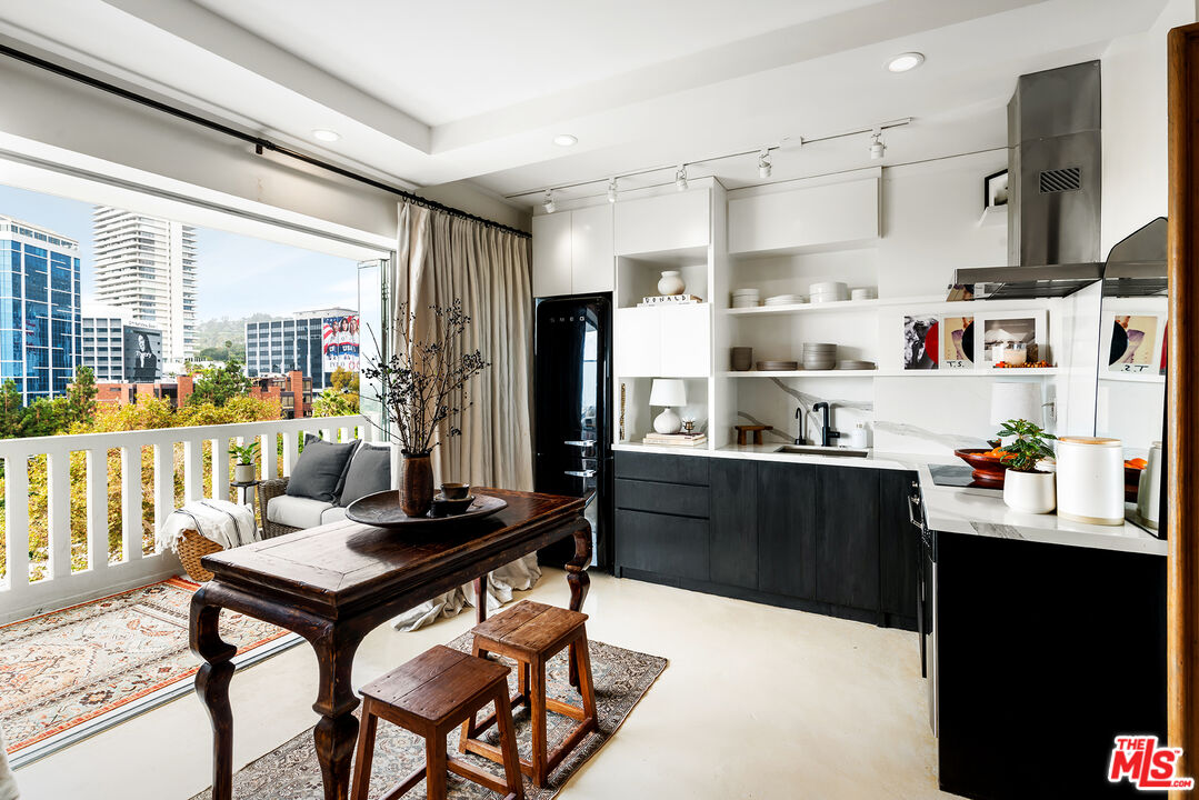 999 N Doheny Dr Unit: 811