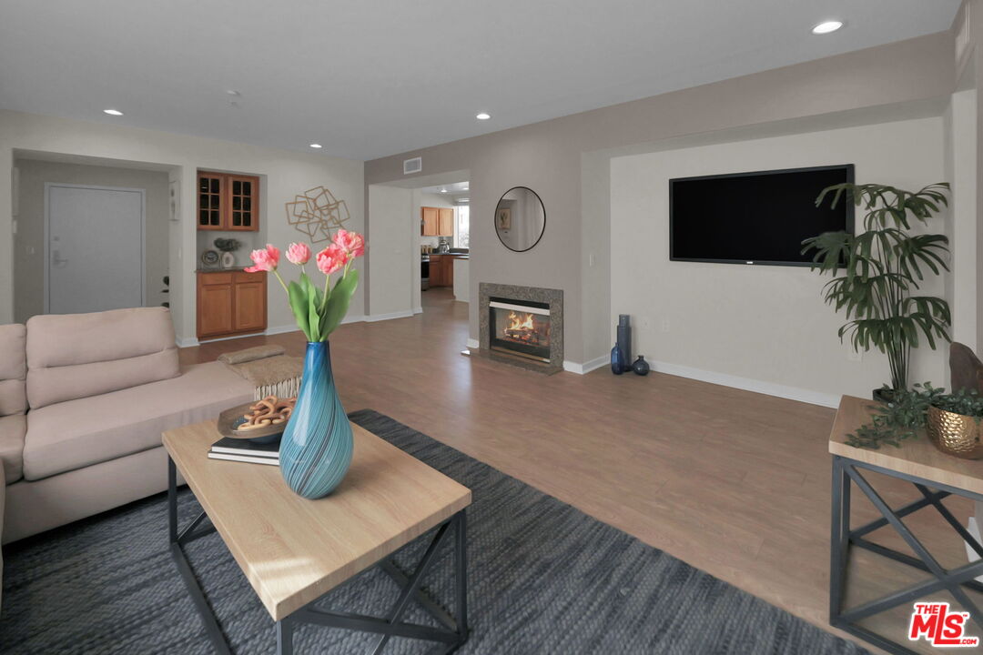 1222 S Westgate Ave Unit: 204