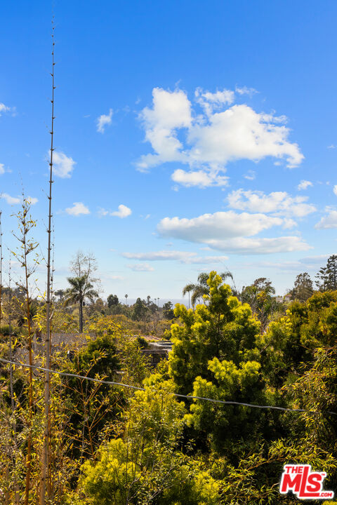 Photo of 587 Entrada Dr, Santa Monica, CA 90402