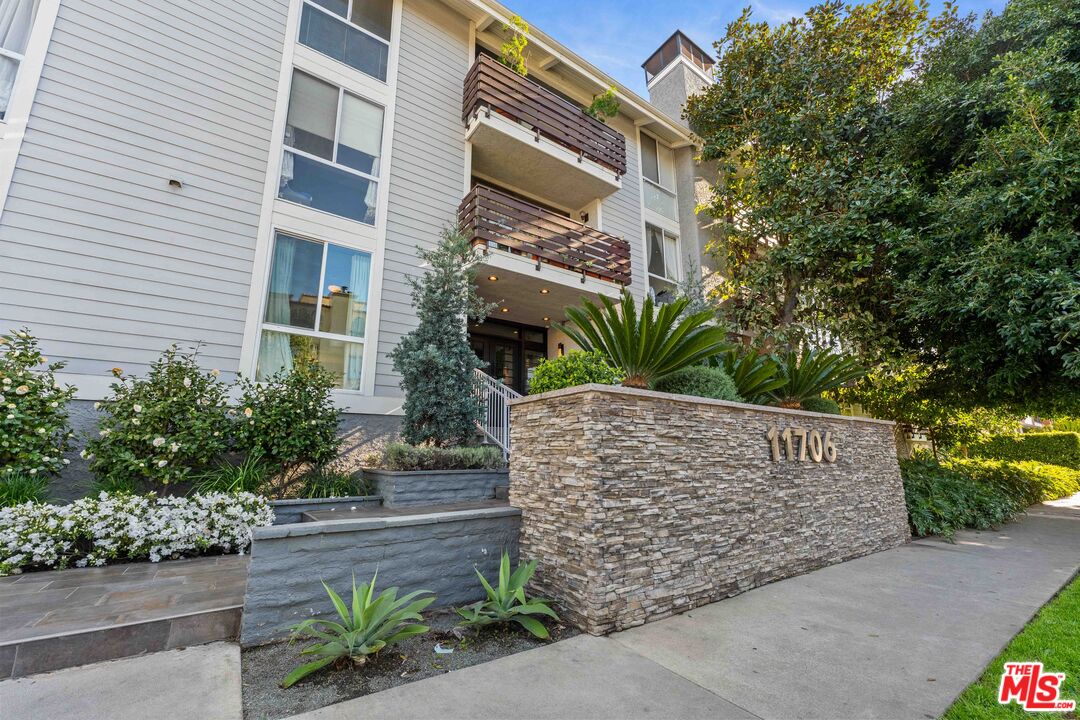 11706 Montana Ave Unit: 204