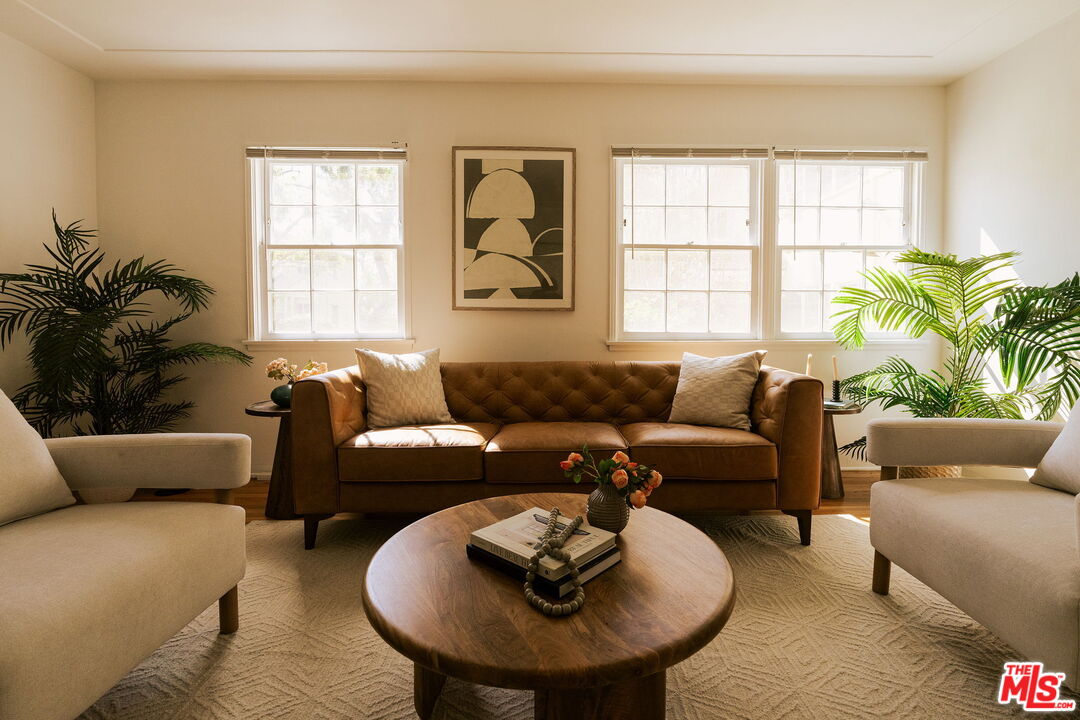 525 E Maple St Unit: 1