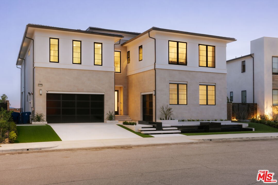 11773 N Greenwood Dr