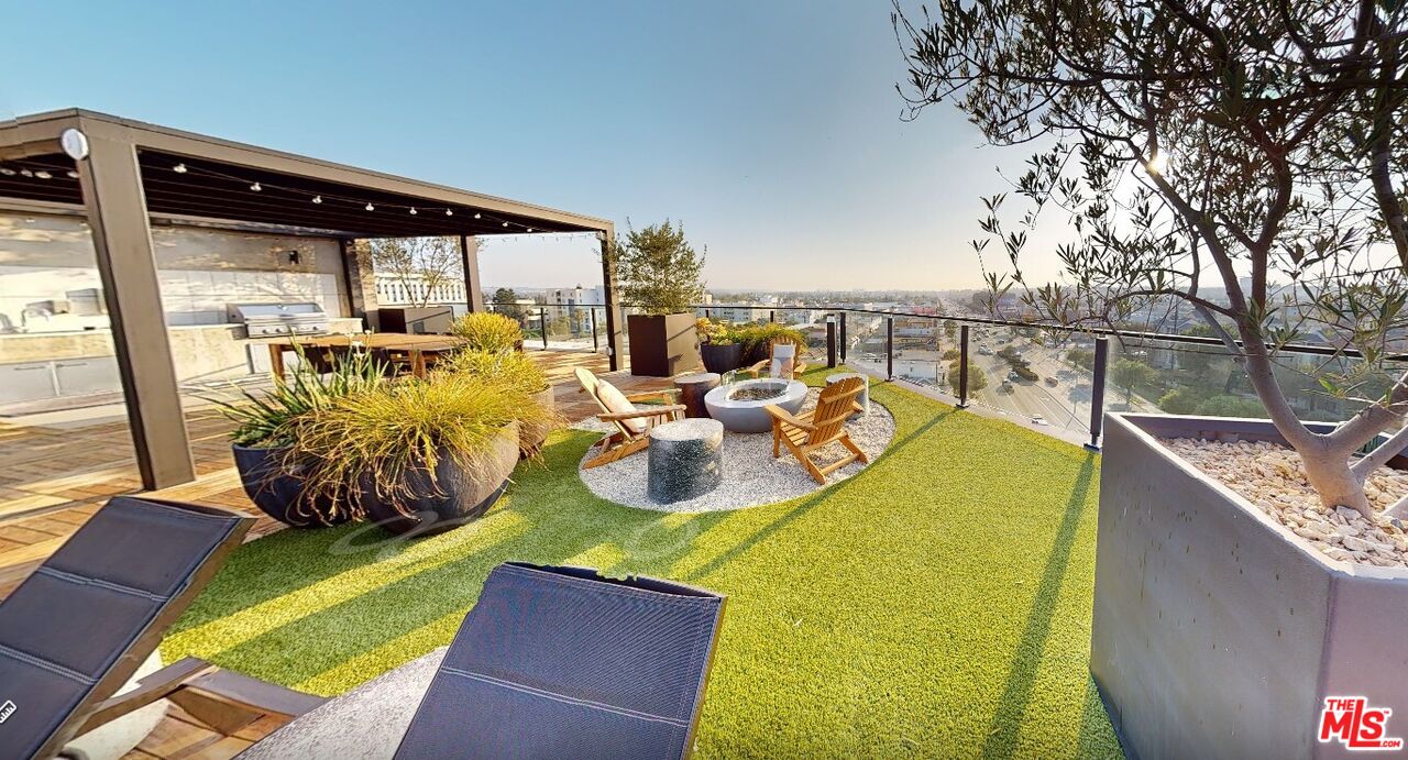 3800 Mentone Ave Unit: 401