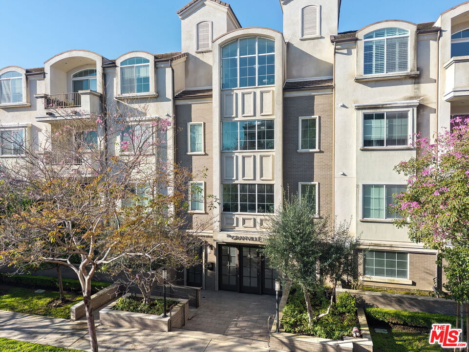 1625 Granville Ave Unit: 301